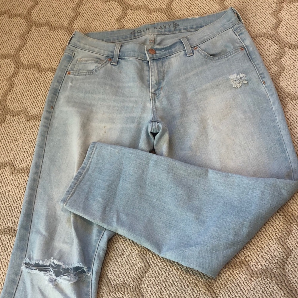 Light blue ripped jeans